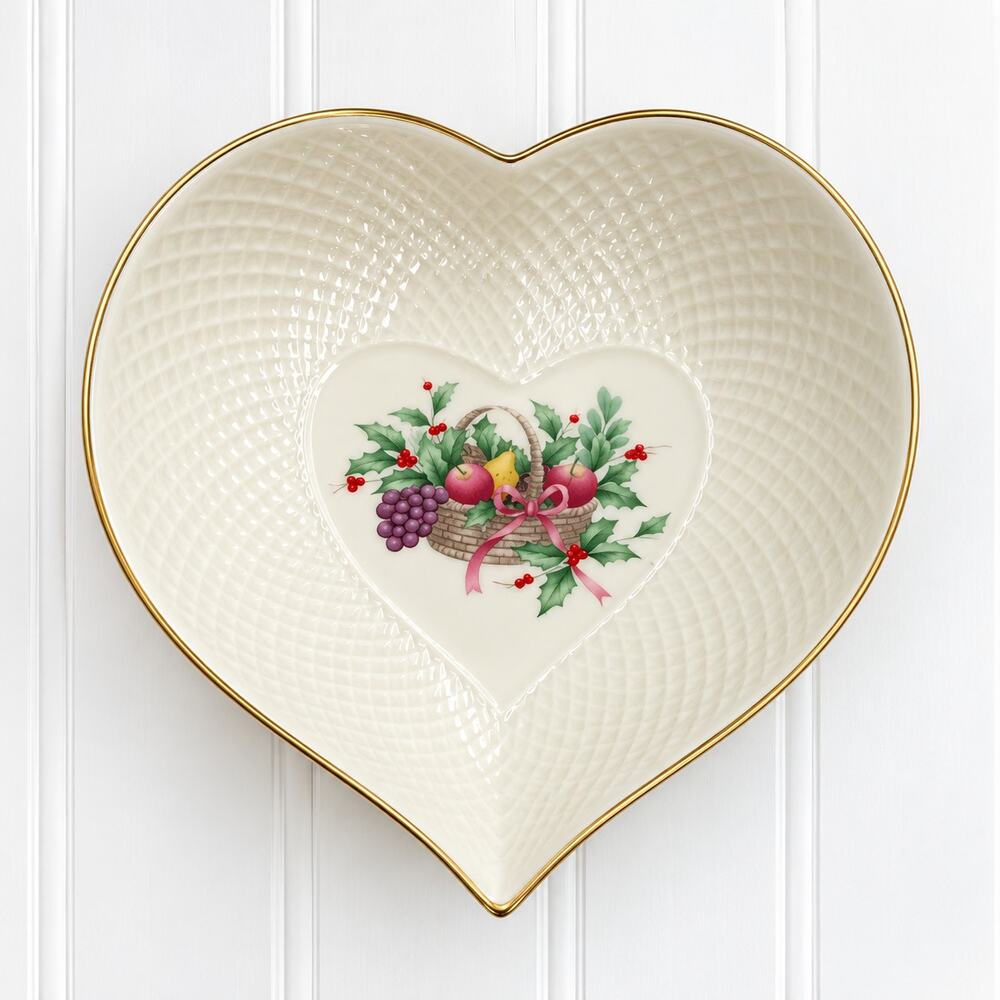 Vintage Mikasa Christmas Spirit B2098 Heart Dish Bone China Japan Gold Trim